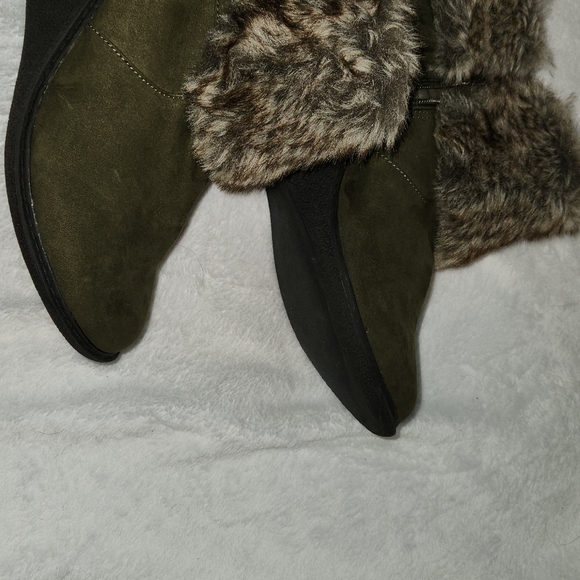 Boots - Picture 4 of 5